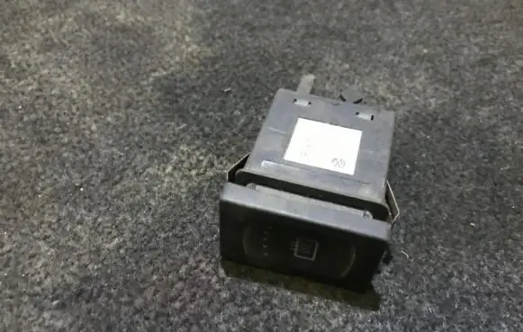 Volkswagen PASSAT B5 Windscreen/window heater switch 3b0959621c