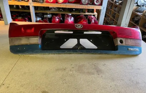 Mazda 626 Trunk door license plate light bar 0431394