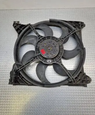 Hyundai Sonata Radiator cooling fan shroud 4569631
