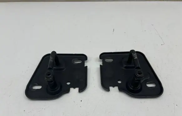 Audi Q3 F3 Engine bonnet/hood lock/latch loop/hook 81A823186A 81A823185A