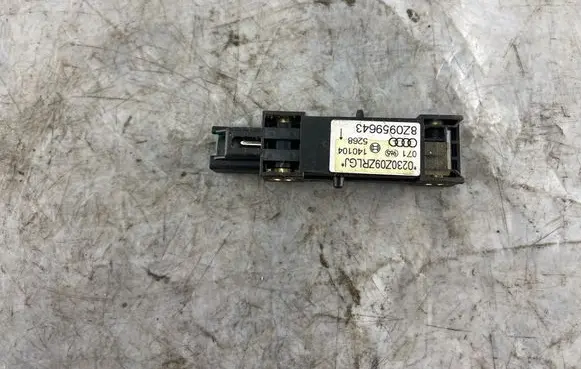 Audi A2 Airbag deployment crash/impact sensor 8Z0959643 1401045268