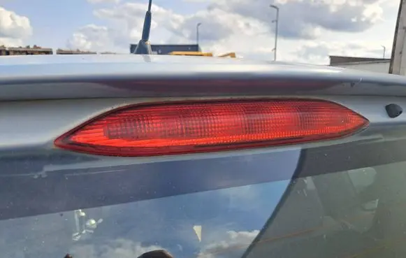 Mitsubishi Colt Third/center stoplight