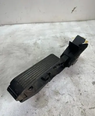 Mercedes-Benz E W211 Accelerator throttle pedal A2113010001 5183