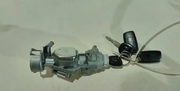 Mazda 3 I Ignition lock 3M513F880AA