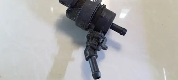 BMW 5 E39 Vacuum valve 1433602