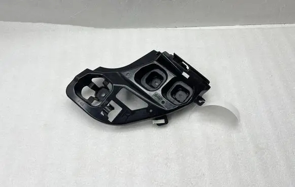 BMW 1 F40 Rear bumper mounting bracket 7461398