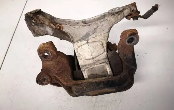 Honda Accord Engine mount bracket