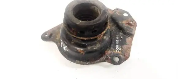 Volkswagen Polo IV 9N3 Engine mount bracket 6N0199561F