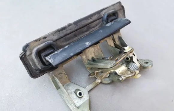 Audi A6 S6 C4 4A Tailgate/trunk/boot exterior handle 4A978A9 827665 4A9827665