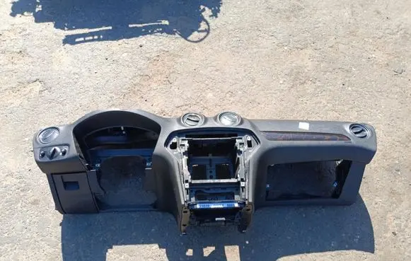 Ford Mondeo MK IV Dashboard 