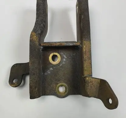 Volvo S40, V40 Engine mounting bracket