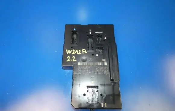 Mercedes-Benz E W212 SAM control unit 2129009622 5DK01102315 2129015205
