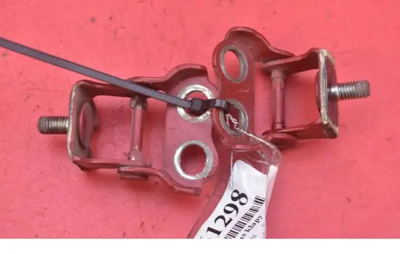 Toyota Yaris Tailgate/trunk/boot hinge