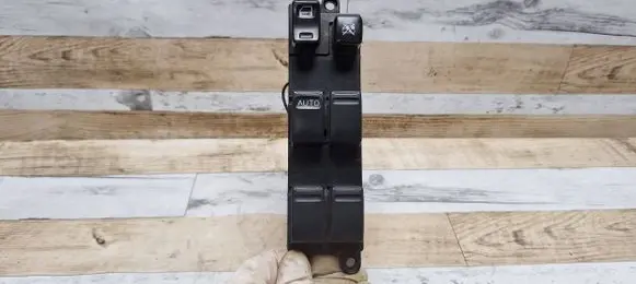 Nissan X-Trail T30 Electric window control switch