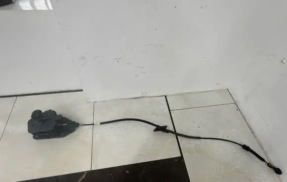 Volvo S60 Gear shifter/selector 8689442