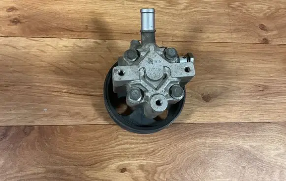 Opel Insignia A Power steering pump 13309336 8KC29 00038
