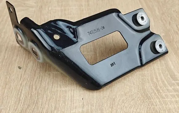 BMW X6 G06 Fender mounting bracket 7472595