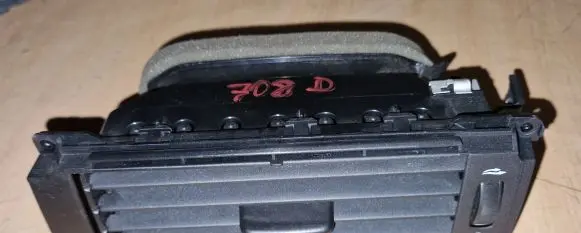 Volvo V70 Dashboard side air vent grill/cover trim