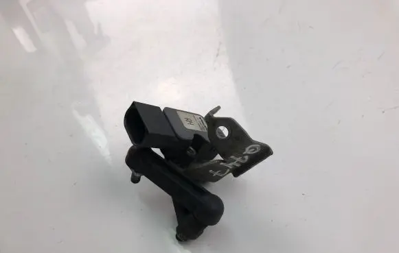 Volvo XC90 Air suspension control unit module (rear) 31360329