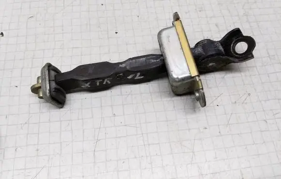 Nissan X-Trail T30 Front door check strap stopper