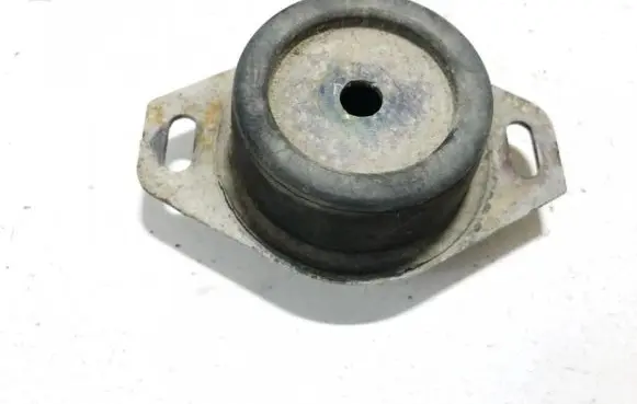 Citroen Berlingo Engine mount bracket