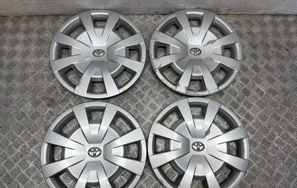 Toyota Avensis T270 R16 wheel hub/cap/trim 4260205120 4260205121 4260205140