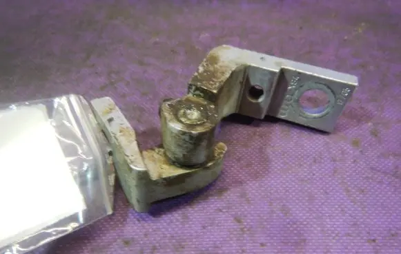 Audi A4 S4 B7 8E 8H Front door lower hinge 