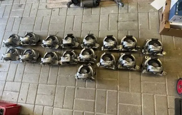 Engine mount vacuum valve