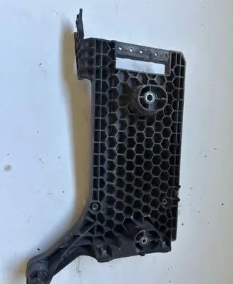 Volkswagen PASSAT B8 Battery box tray 3G0907509A