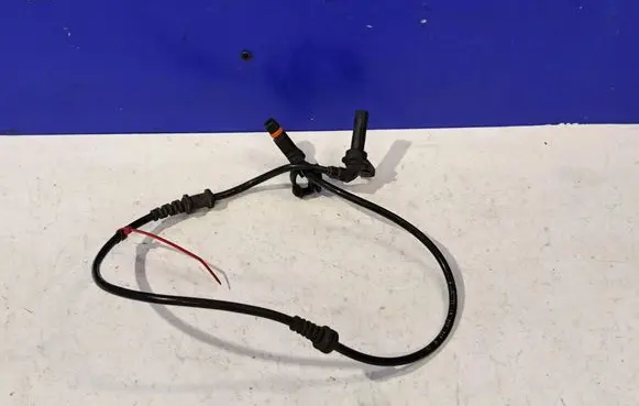 Mercedes-Benz E W212 ABS brake wheel speed sensor A2125400117