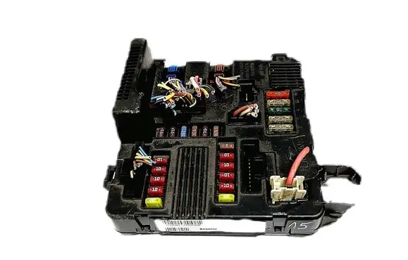 Renault Megane II Fuse module 8200306033A