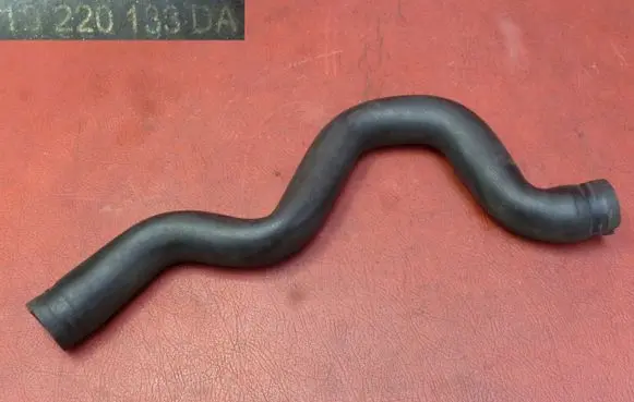 Opel Insignia A Engine coolant pipe/hose 13220133DA