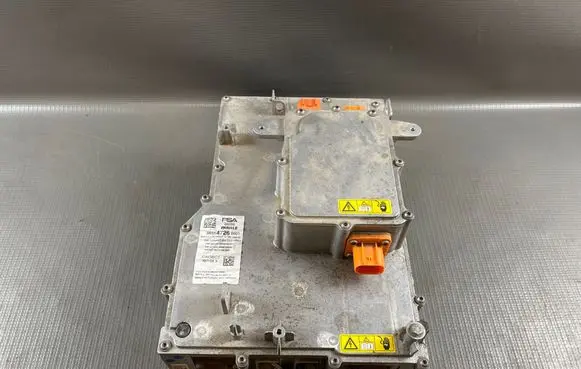 Peugeot 208 II Voltage converter inverter 985547268001