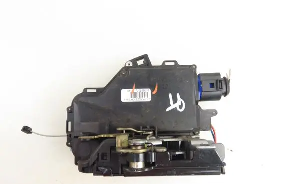 Seat Altea Rear door lock 7L0839016