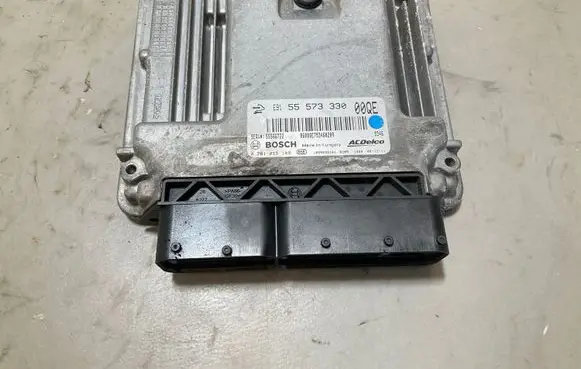 Opel Insignia A Engine control unit/module 55573330 55566722 0281015149