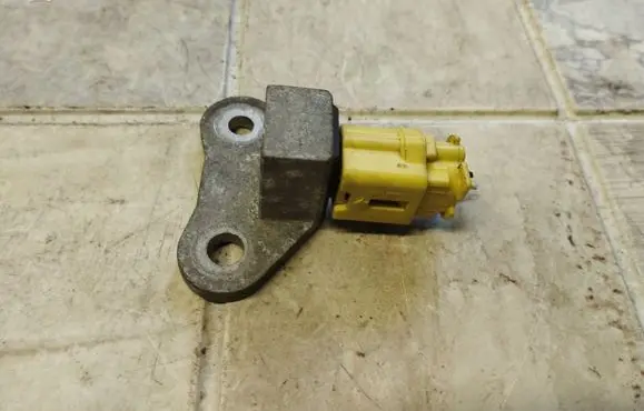 Nissan Qashqai Airbag deployment crash/impact sensor