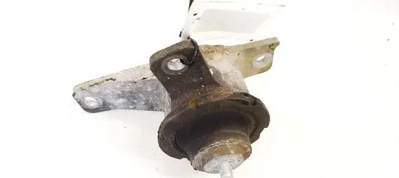 Mitsubishi Colt Engine mount bracket 