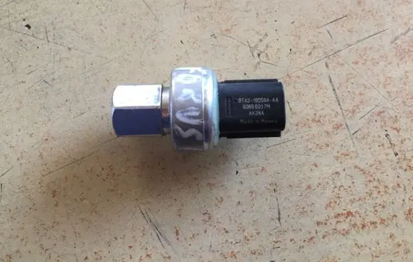 Ford Focus Air conditioning (A/C) pressure sensor BT13190594AA 6069B017M