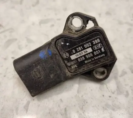 Volkswagen Golf V Air pressure sensor 038906051B 0281002399