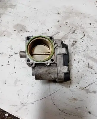 Volkswagen Golf VII Throttle valve 03F133062C