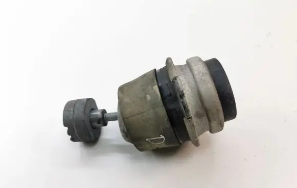 Audi Q7 4L Engine mount bracket 7L8199131A
