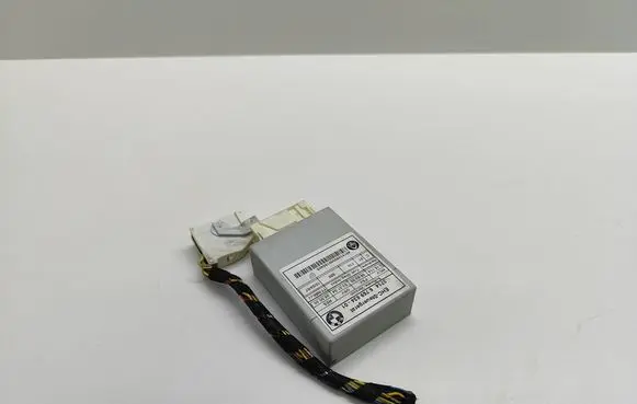 BMW 5 E60 E61 Air suspension control unit module (rear) 6769834 676983401 37146769834