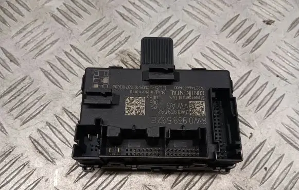 Audi A4 S4 B9 Door control unit/module 8W0959592E