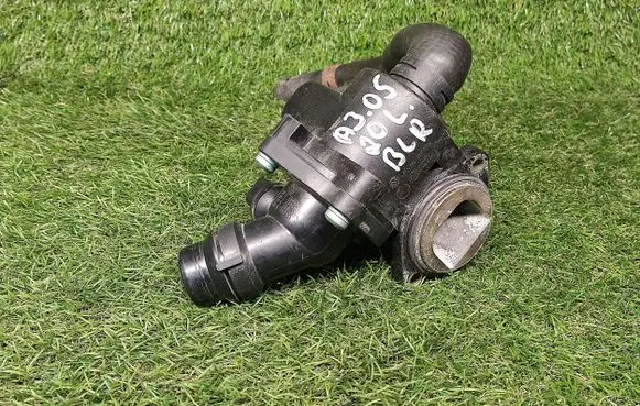 Thermostat/thermostat housing
