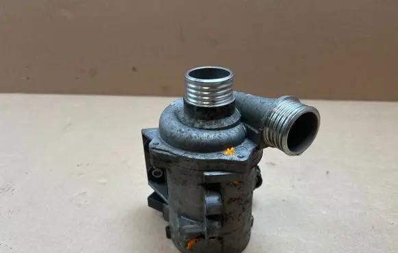 BMW 3 E92 E93 Water pump 307076030