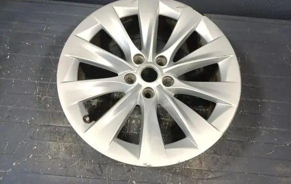 Tesla Model S R18 alloy rim 