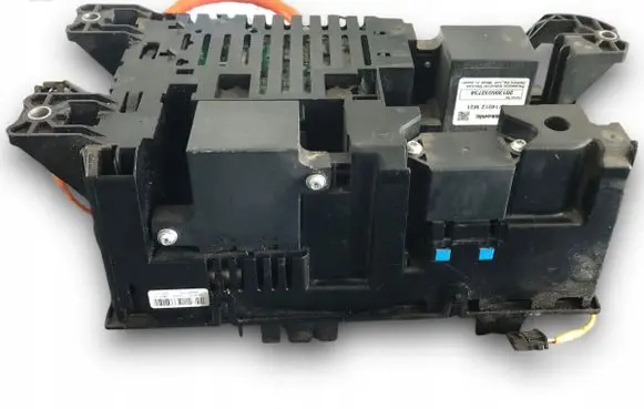 BMW i3 Relay mounting block 7631110