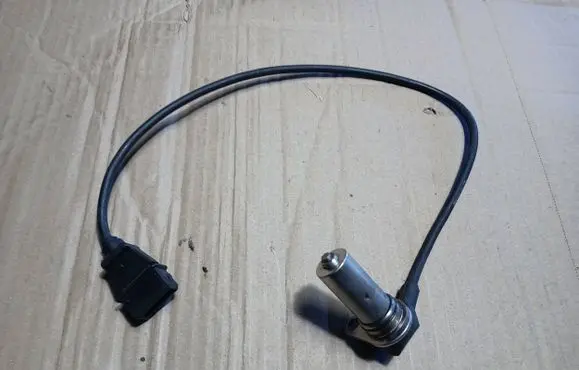 Volkswagen Golf IV Crankshaft position sensor 038907319abe