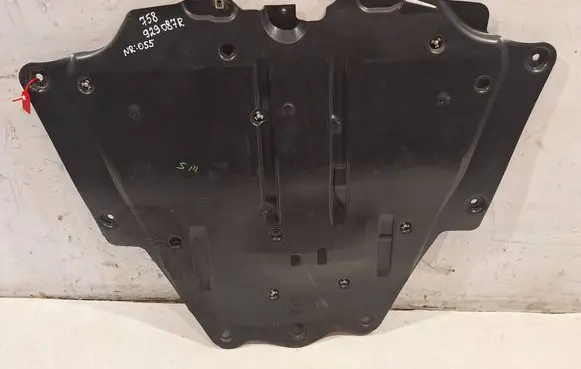Dacia Sandero III Engine splash shield/under tray S25081055 758929087R