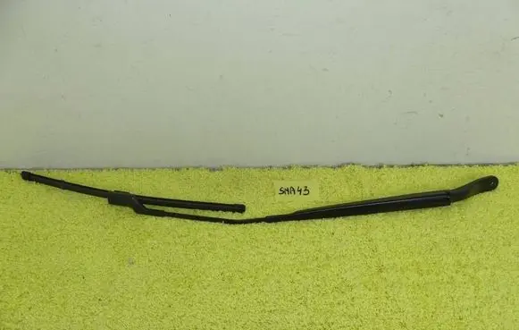 Front wiper blade arm